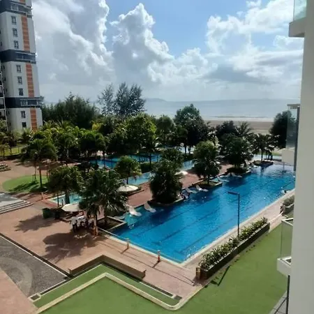 Timurbay Seafront Residence By Ozzy Azizi Kuantan Exterior photo